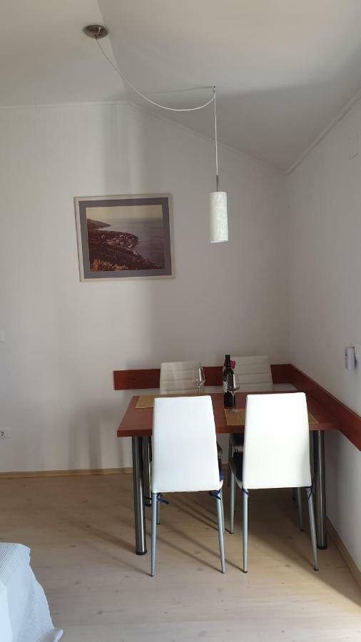 Apartment Marina Valun Eksteriør bilde